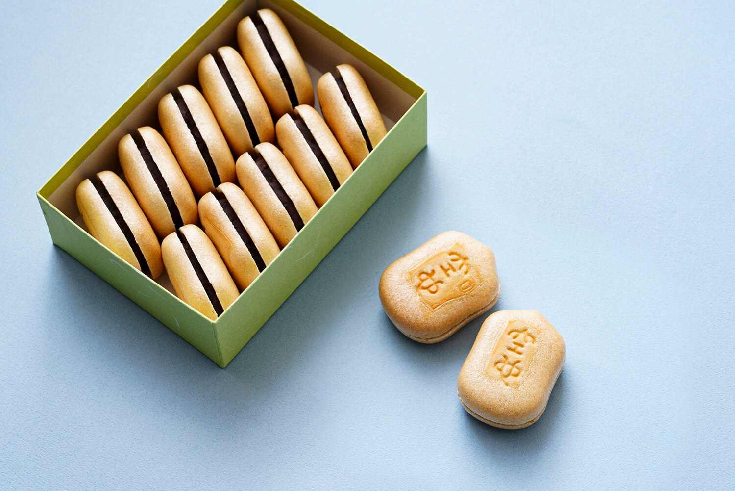 現做時，皮酥脆，2~3天後，皮和紅豆沙融為一體