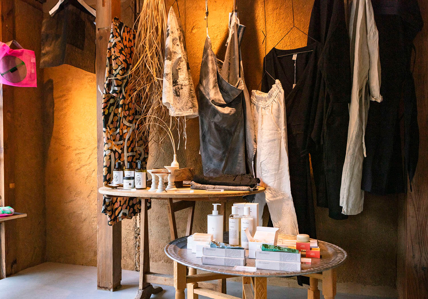 衣服是店主商店「TERCEIRO」的原創品牌「YAA！！ 」。等等