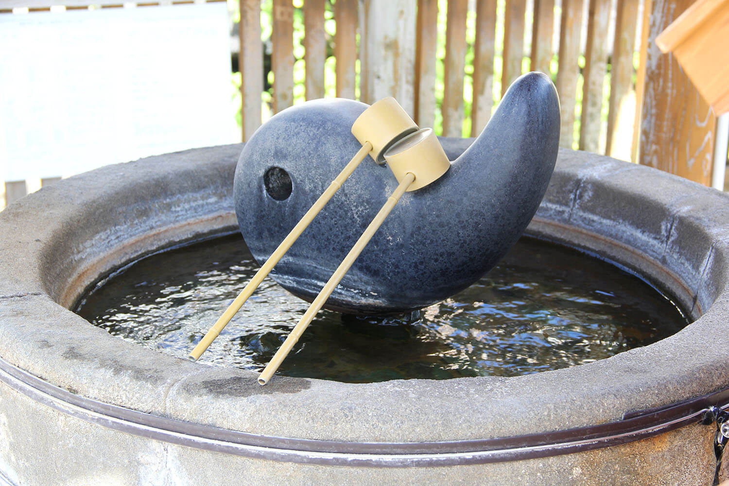 溫溫泉鎮也有不錯的地方，可以輕鬆帶回湧出的溫泉水。 這也當作小紀念品會很感激