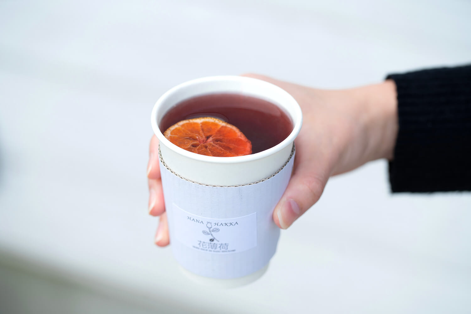 「紅熱水果花草茶」550日圓 ※僅限冬季限定，讓您享受水果的果味和隨著時間的推移而改變的味道。