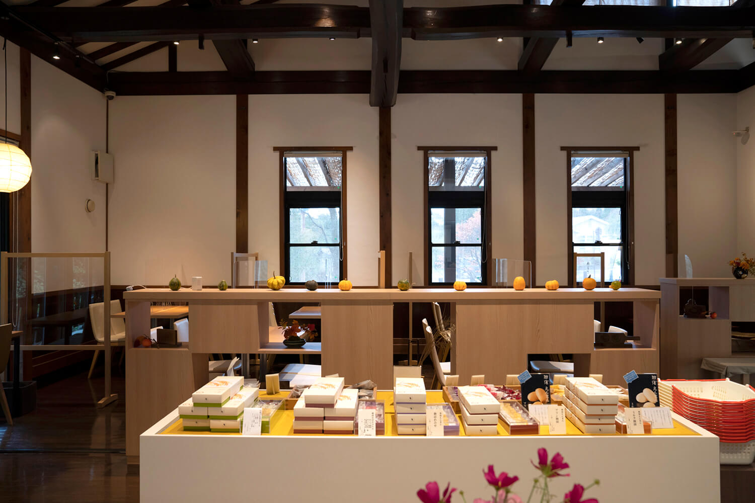 店內有咖啡空間。 在平靜的日式空間中休息一下