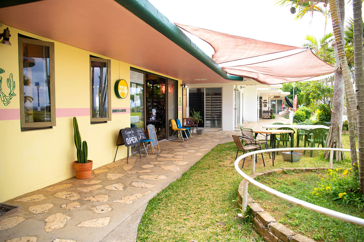 仙人掌和油漆，每家商店的個性也很有趣