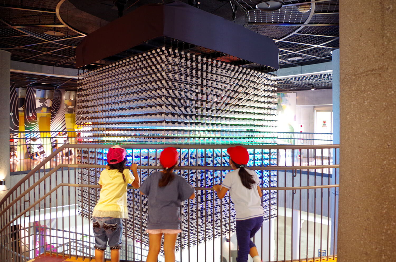 充滿各種遊戲，培養孩子的能力！ 孩子們對科學的奇蹟感到好奇