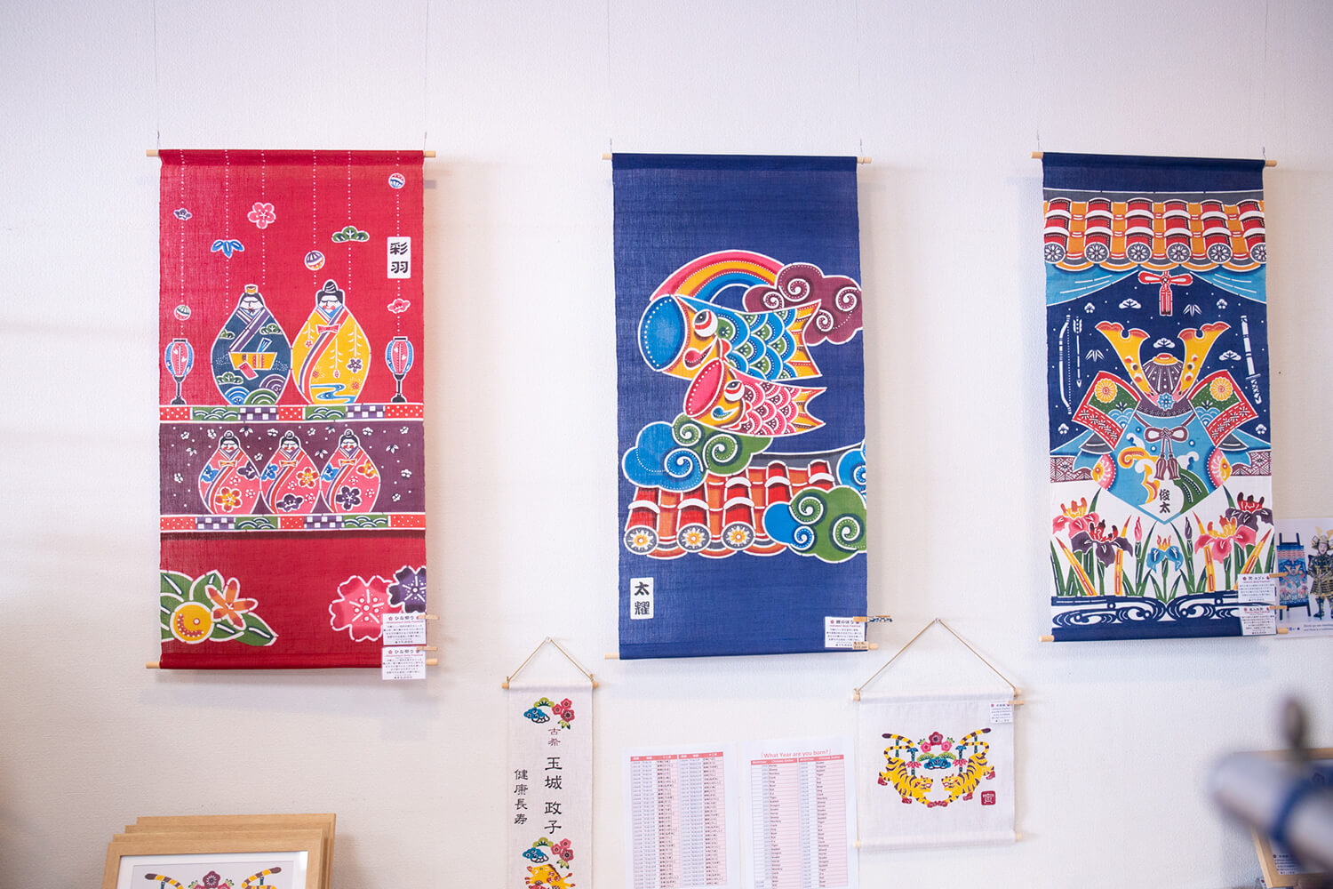 雛人偶、鯉魚旗等日本文化與紅形的合作掛毯（JPY17000）是各個年齡層的人都能輕鬆享受的產品