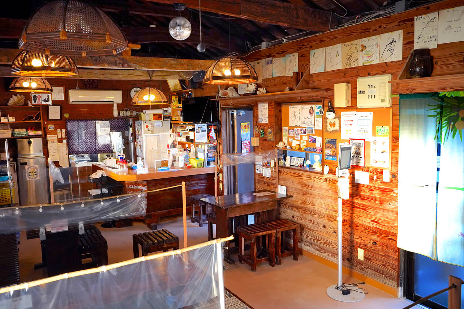 店內以木材為基調，是一個平靜的空間，讓人感受到懷舊和溫暖