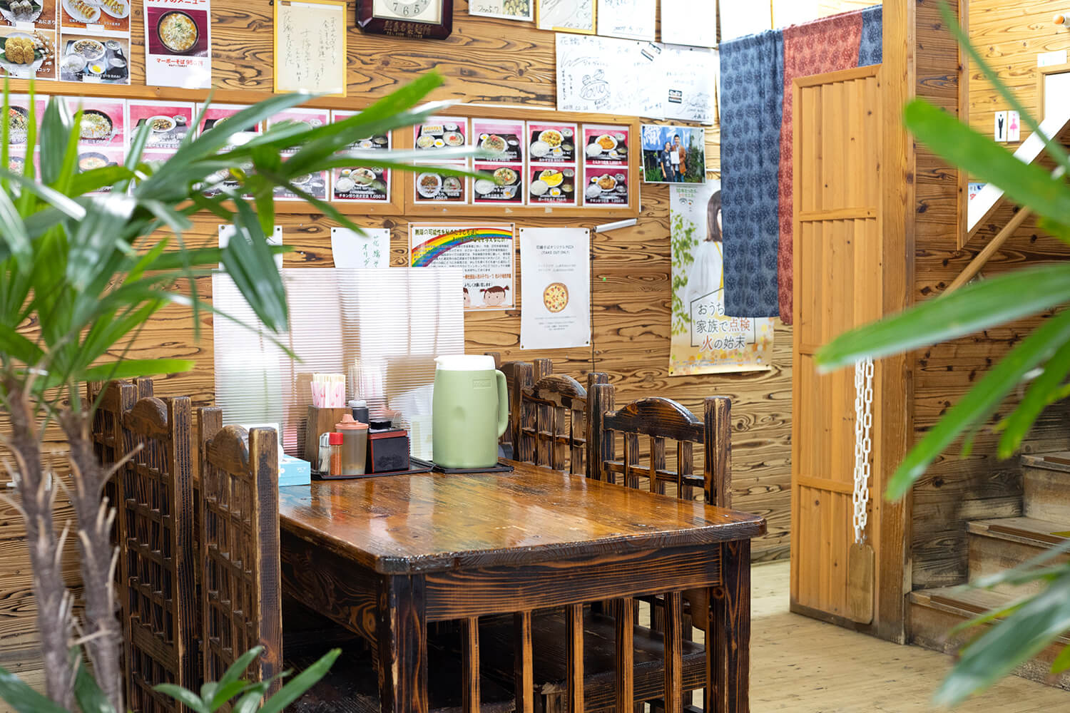 店裡的氛圍很好。 還有二樓座位，最多可容納50人