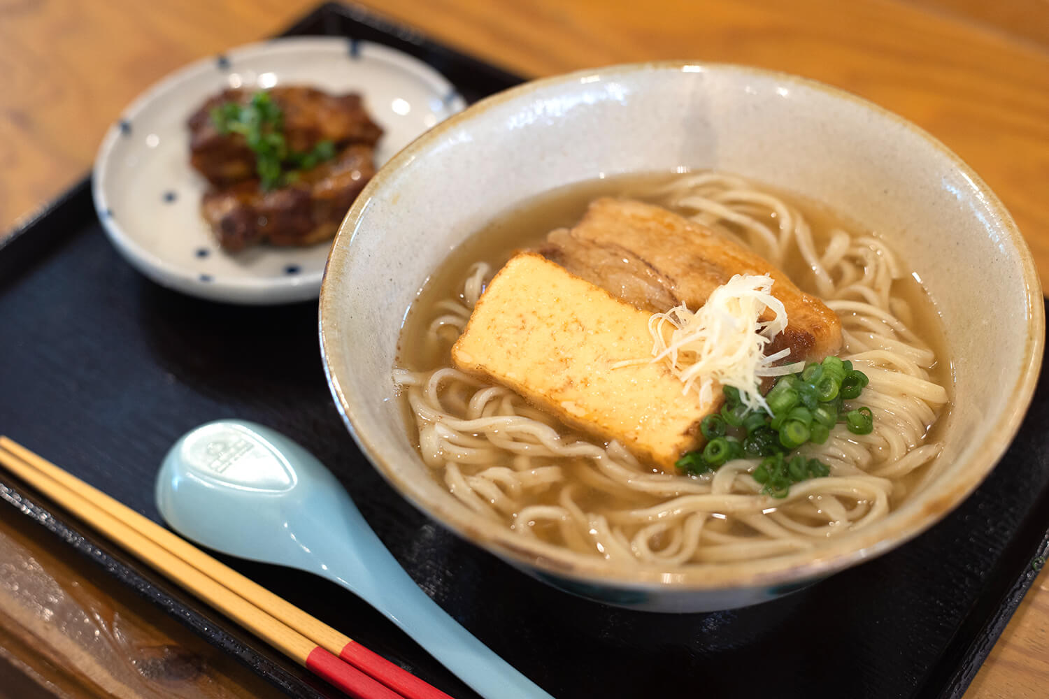 「金月蕎麥麵（普通）」800日圓。 小號600日元，大號920日元