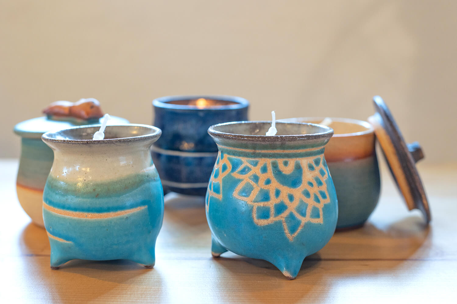 店主原創產品“Yachimun Candle”手工製作