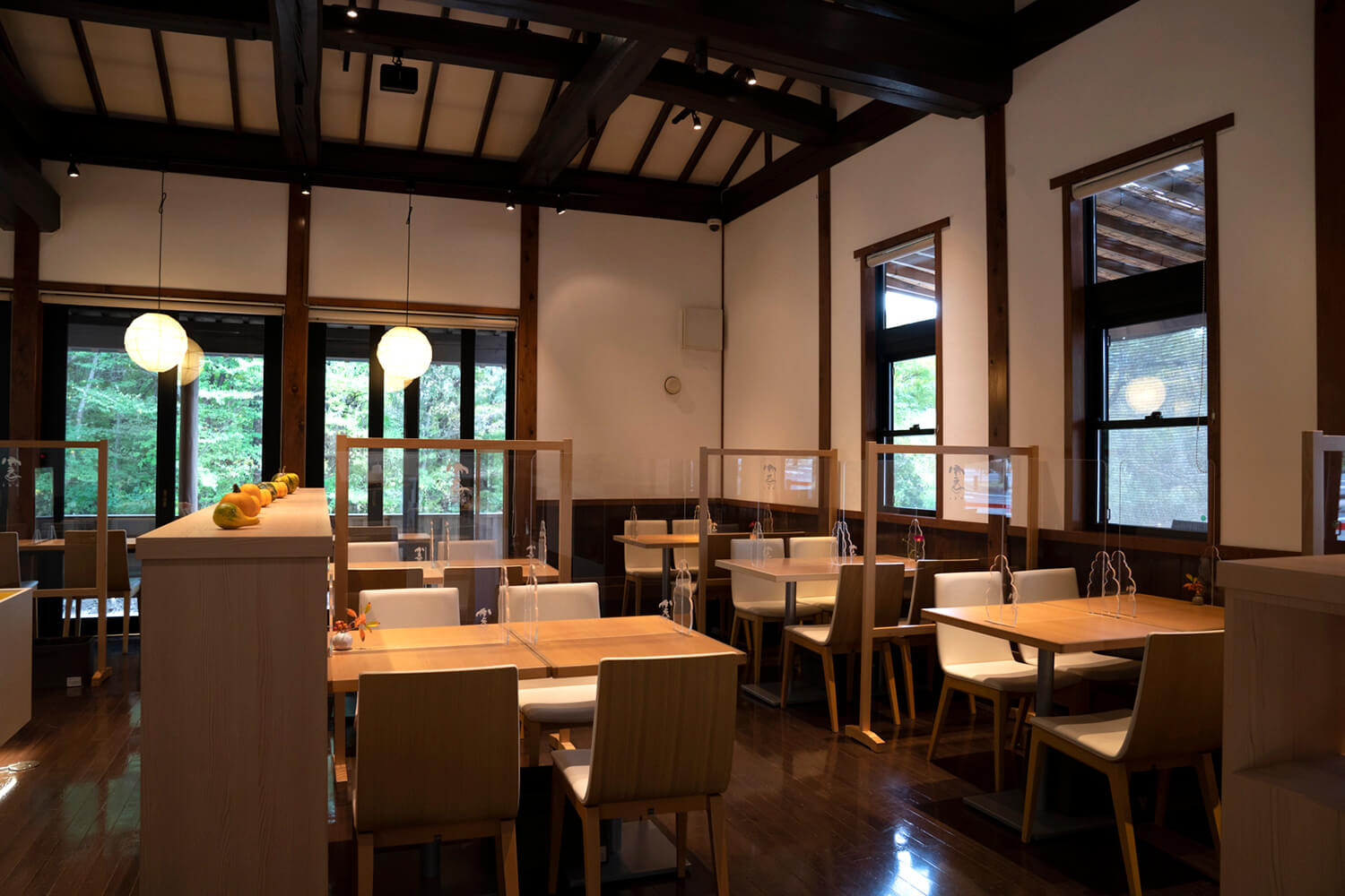 店內有咖啡廳空間。 充滿日式氛圍的平靜空間