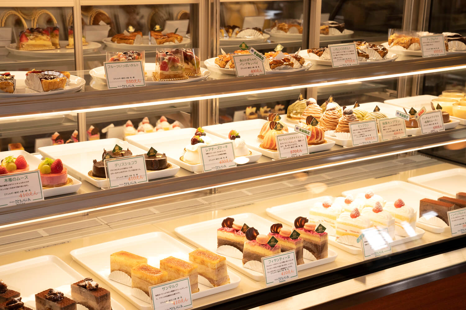 店家推薦的是草莓蛋糕，雖然簡單，但用心十足