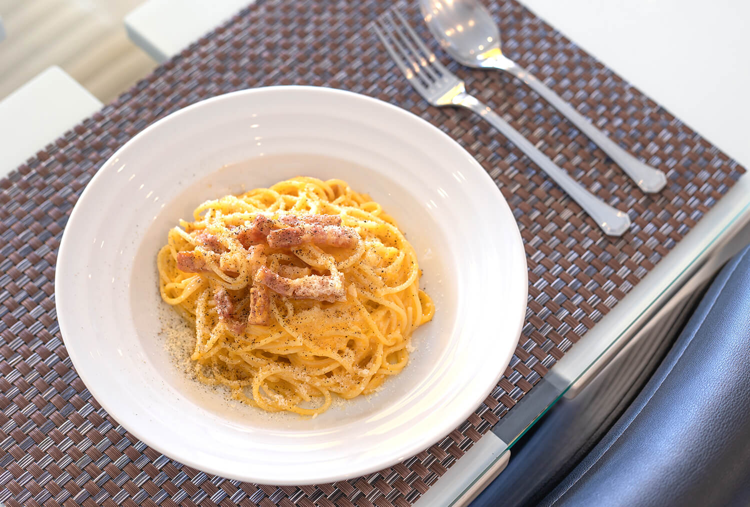 「讀谷村養蛋培根蛋麵」，使用讀谷村種植的雞蛋和西班牙產培根製成JPY1320