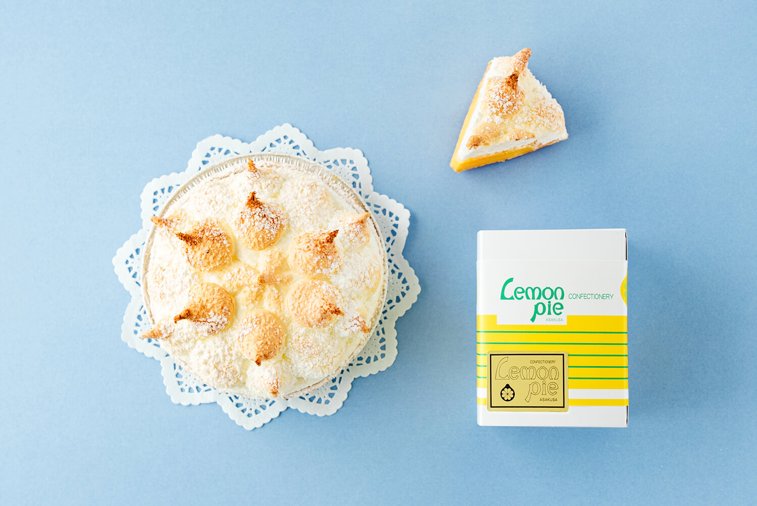 「檸檬派」，裡面有很多蛋白霜。 除了大廳，還有半個。