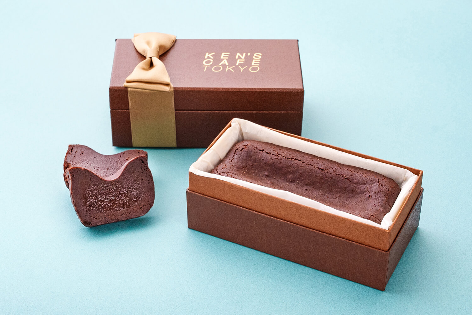 豪華盒子裡的「特製巧克力蛋糕」