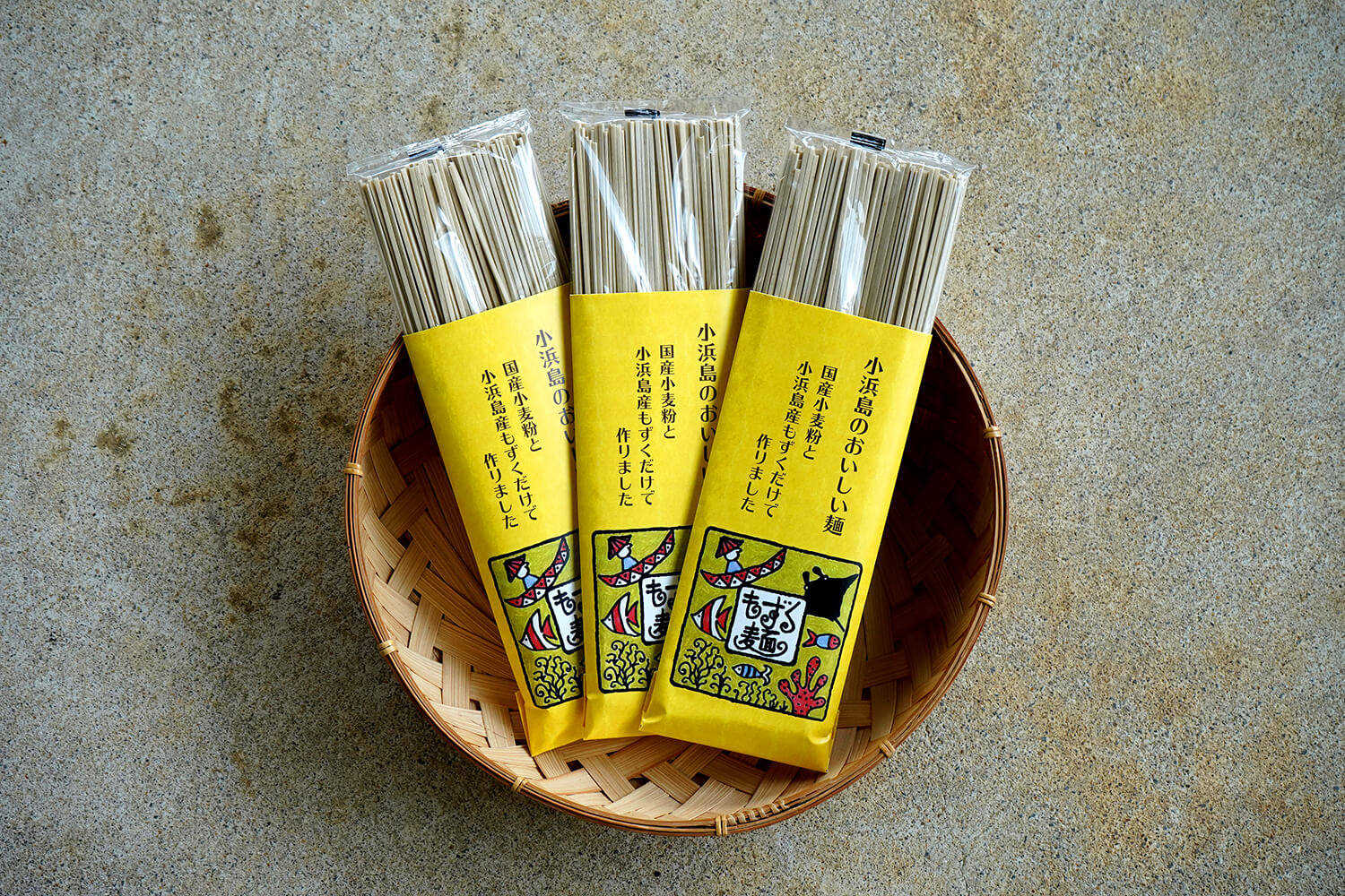 安全可靠 「歐巴馬島美味麵『Mozuku Noodles』」僅用歐小濱島的 mozuku 和國產麵粉製作 「小濱島美味的『Mozuku Noodles』」 JPY490（160克）