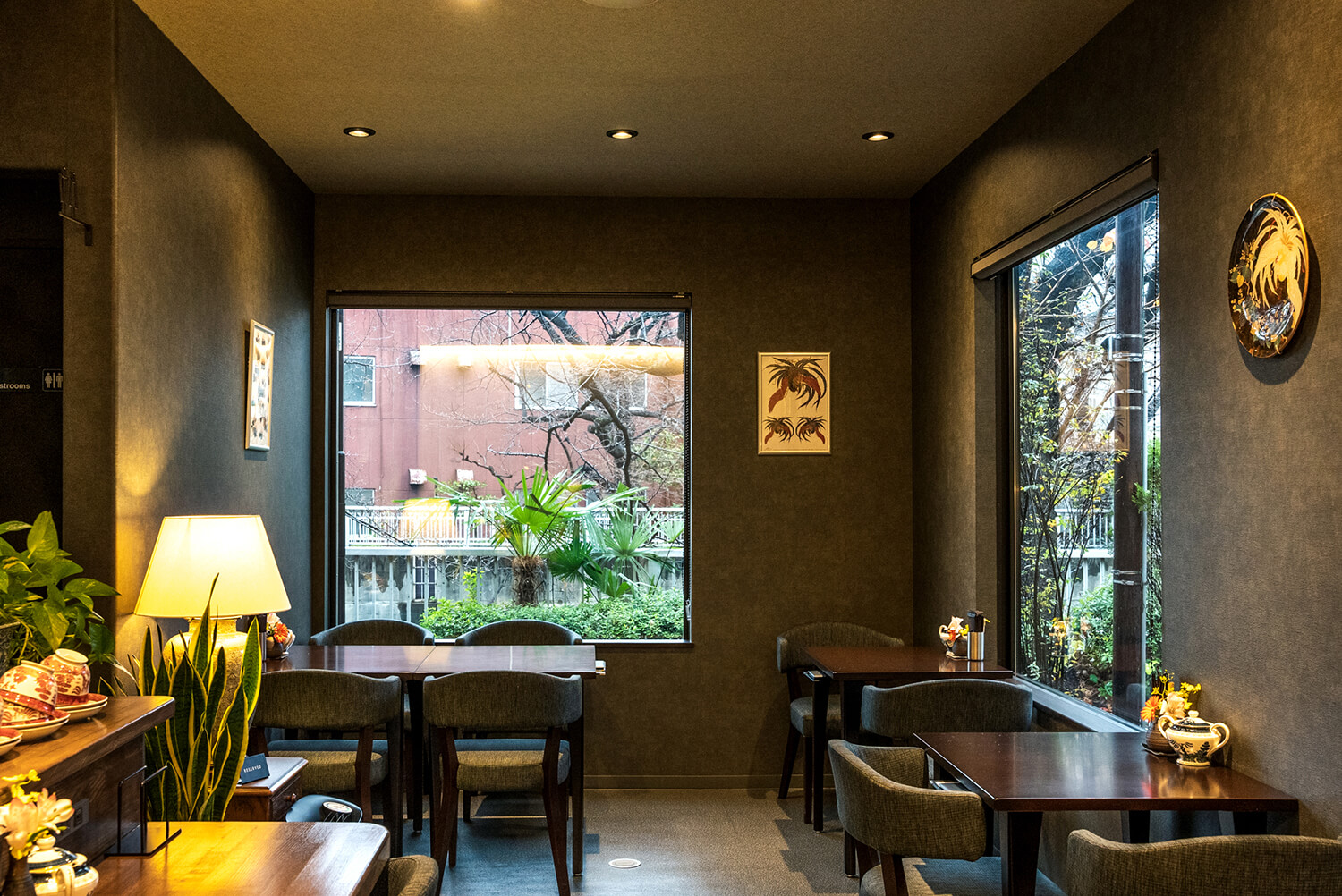 店前就是神田川。 春天可以看到櫻花