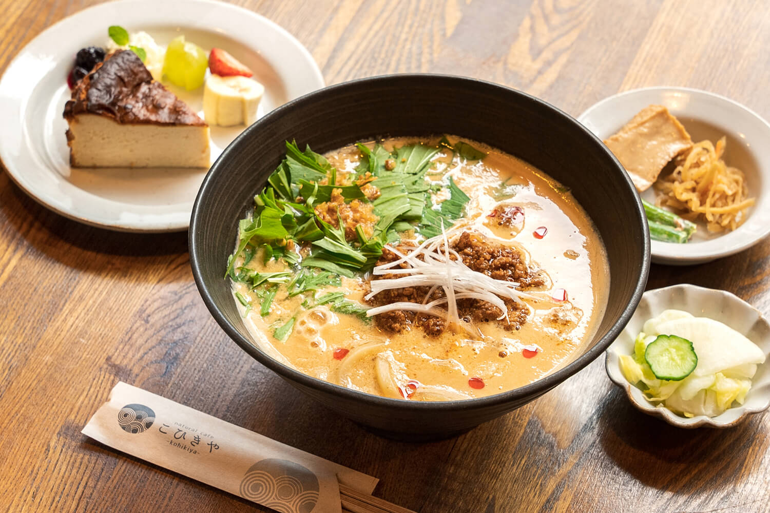 「香辣濃郁小引屋特製豆漿担坦烏龍麵」JPY1188和「巴斯克風格芝士蛋糕」440日圓