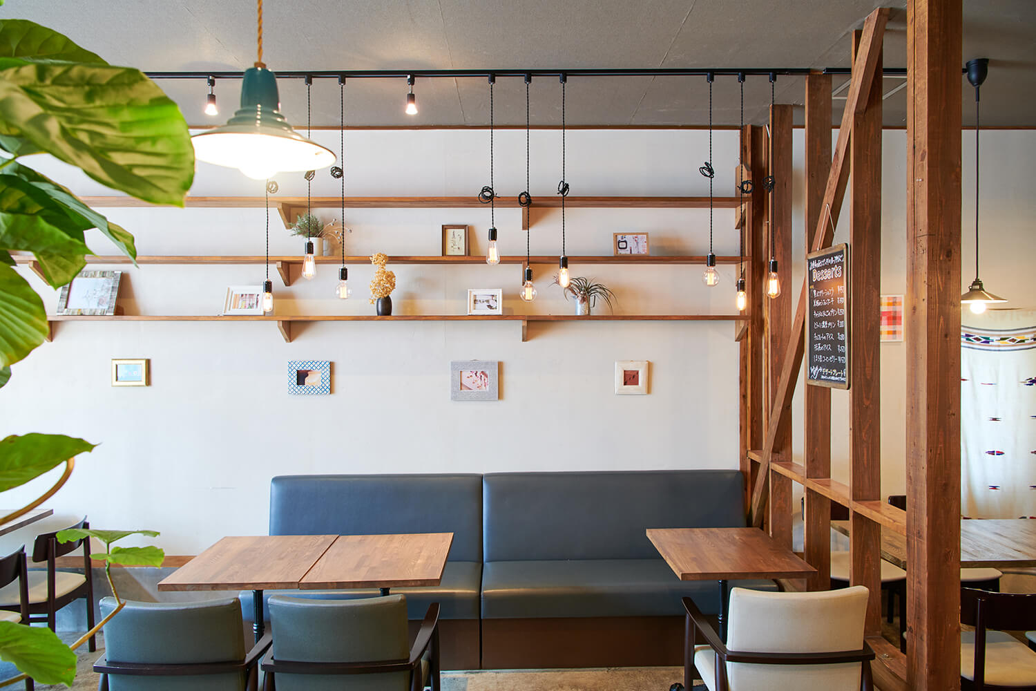 高高的天花板和寬敞的座位，讓您放鬆身心