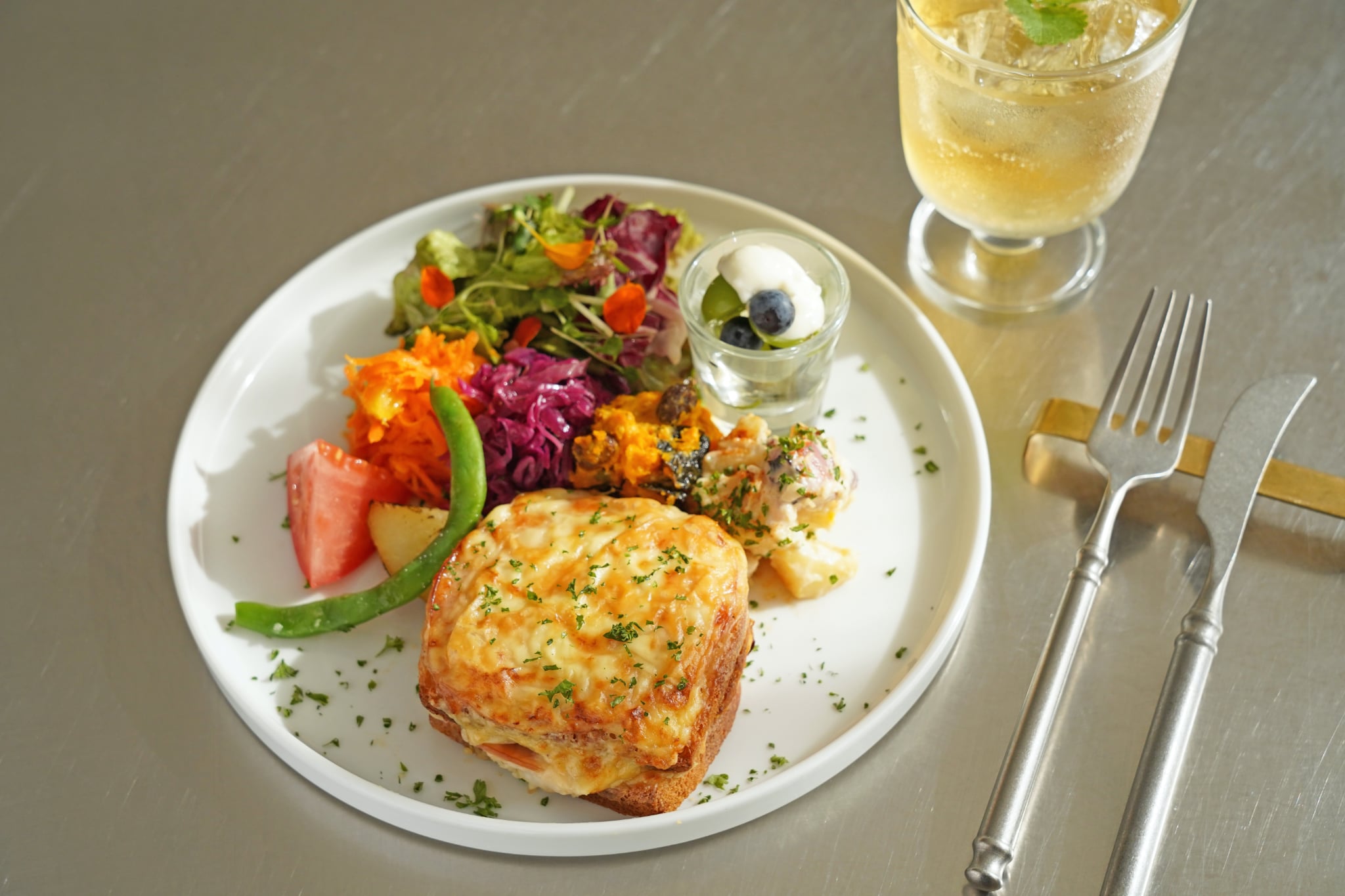  Croque-monsieur set with homemade ginger ale