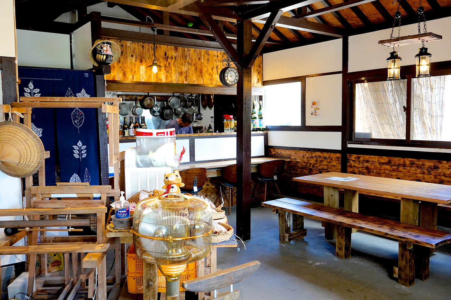 店内怀旧的氛围，可以感受到木头的温暖，是一个平静的空间