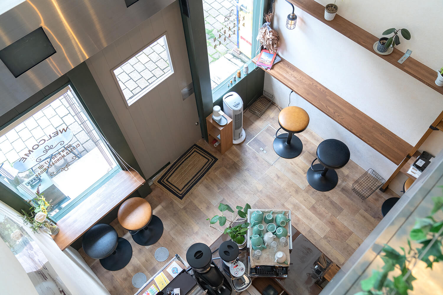 花一段輕鬆的時光，看著人們去城市，看書，然後