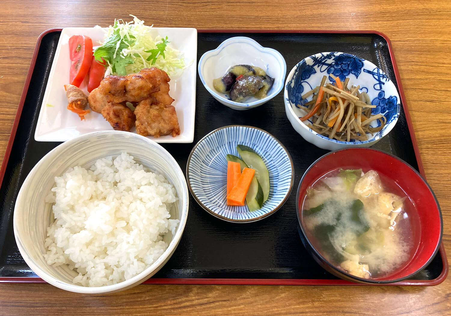 阿嬤自製每日菜單「阿嬤套餐」880日圓