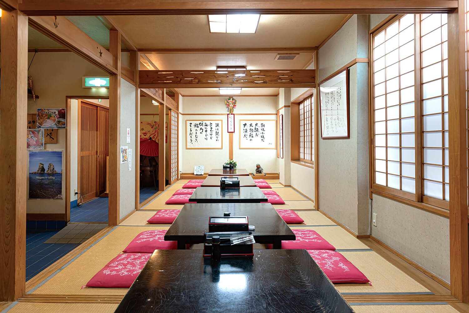 還有很多榻榻米座位，讓家庭可以悠閒地享用海鮮