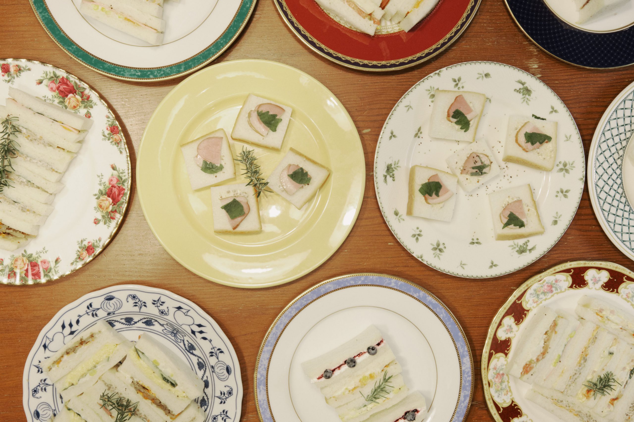 自助餐，包括40種三明治（附咖啡、JPY1200）