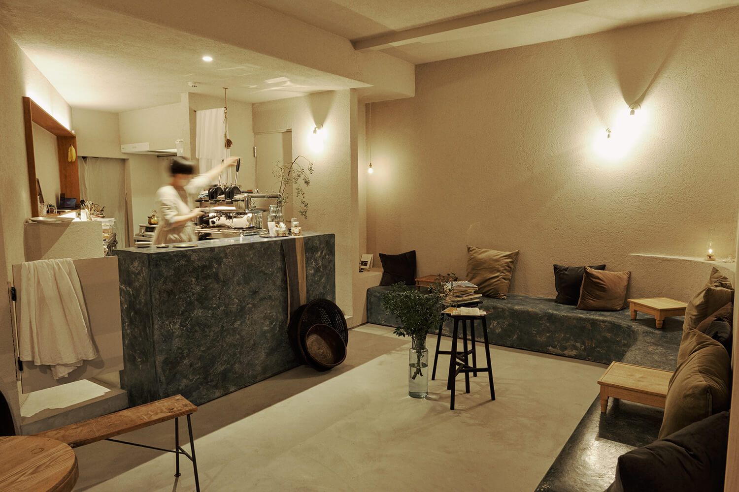 店內擺滿了店主精心挑選的來自日本和國外的古董工具。