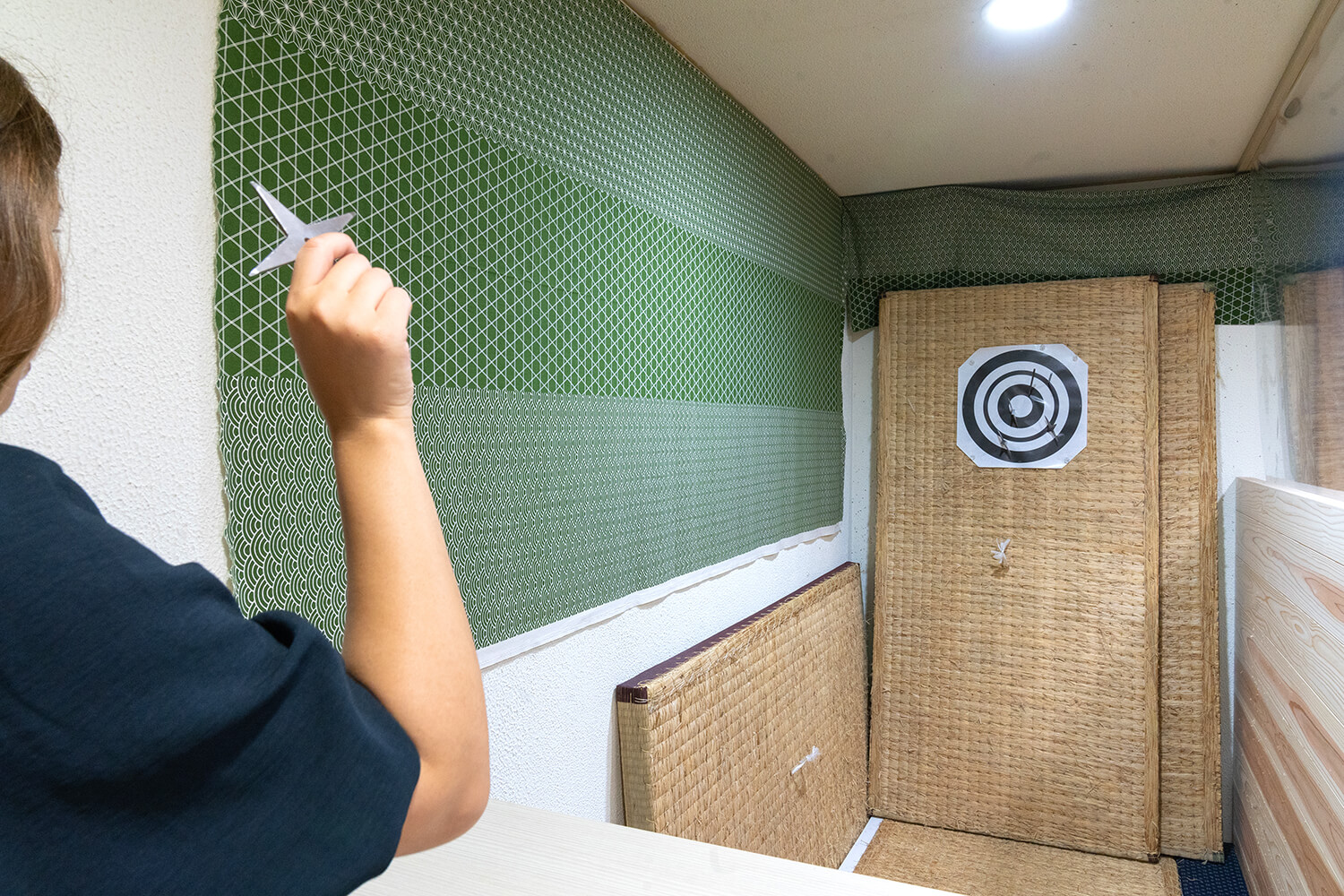 「汽車手裡劍（5個）」（300日圓）、「棒手裡劍（8個）」（500日圓）