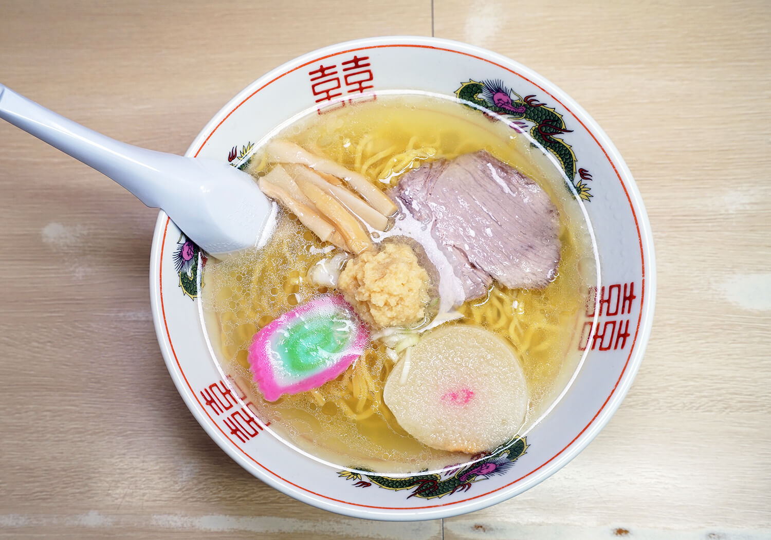 生薑汁豐富的生薑鹽味拉麵（850日圓）