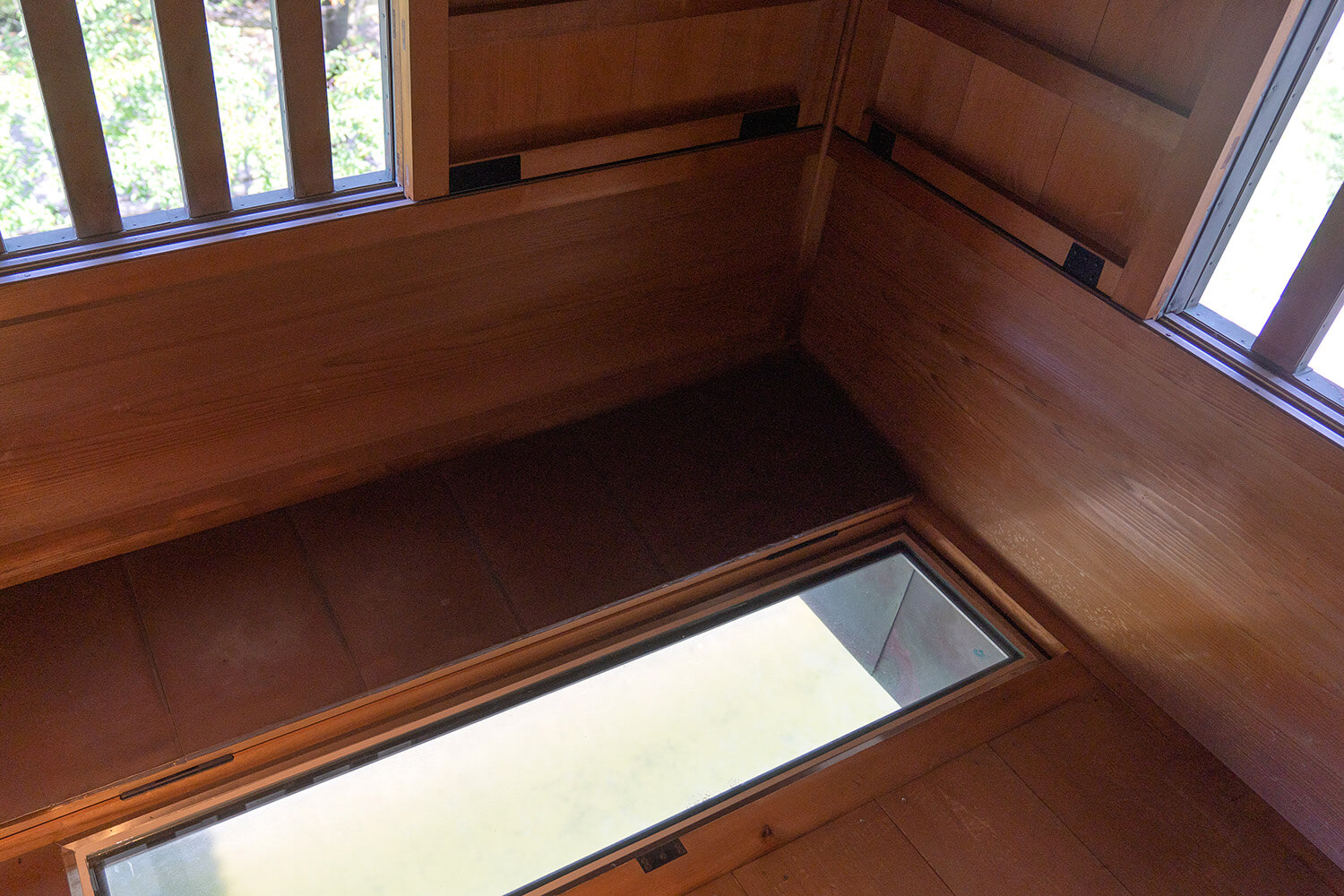 一種石頭掉落，起到防止敵人爬上石牆的作用