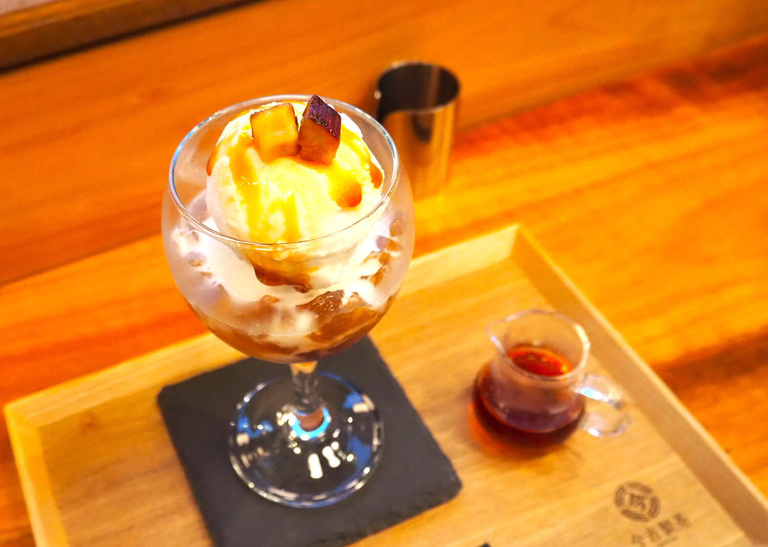 用紅薯和當地生產的 Shine Muscat 製成的日本紅茶 affogard「Autumn Amber」（單品 810 日元）