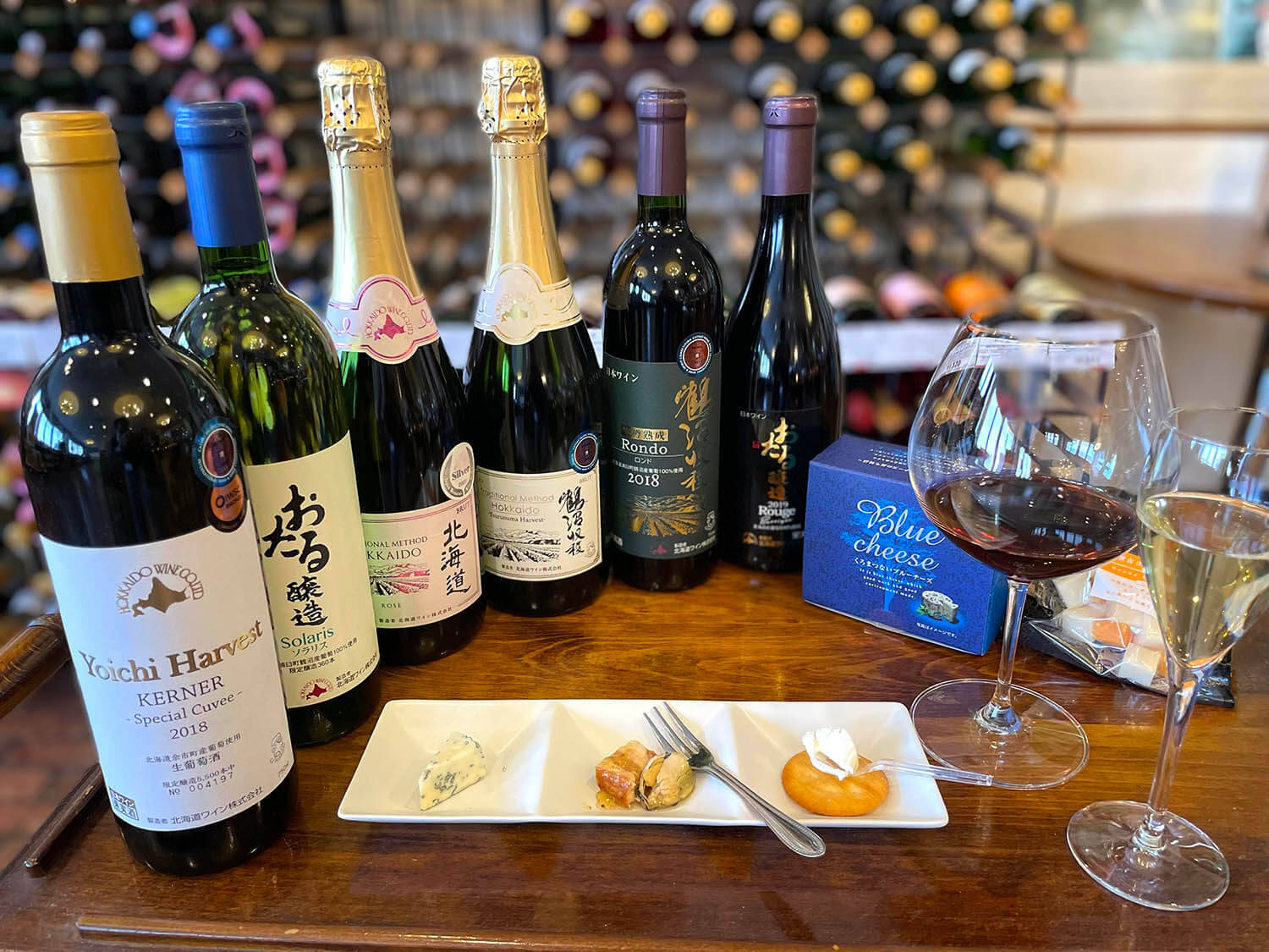 用優質葡萄酒和當地食材製作的小吃的結合，對成年人來說很有趣