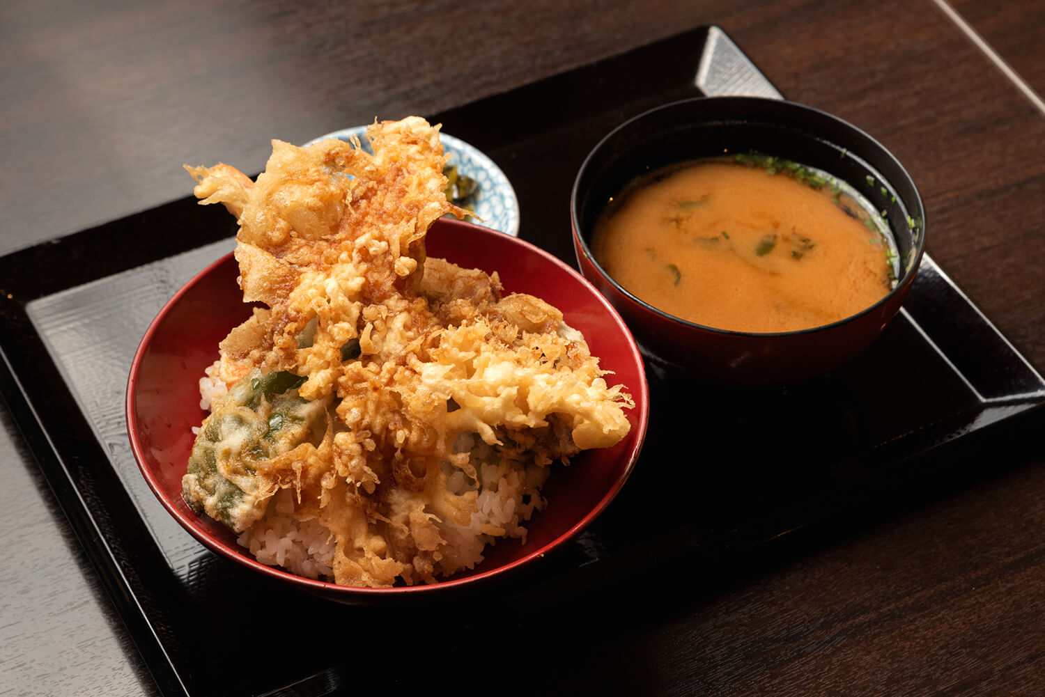 「特製筋」（950日圓）。 配味噌湯和新香味