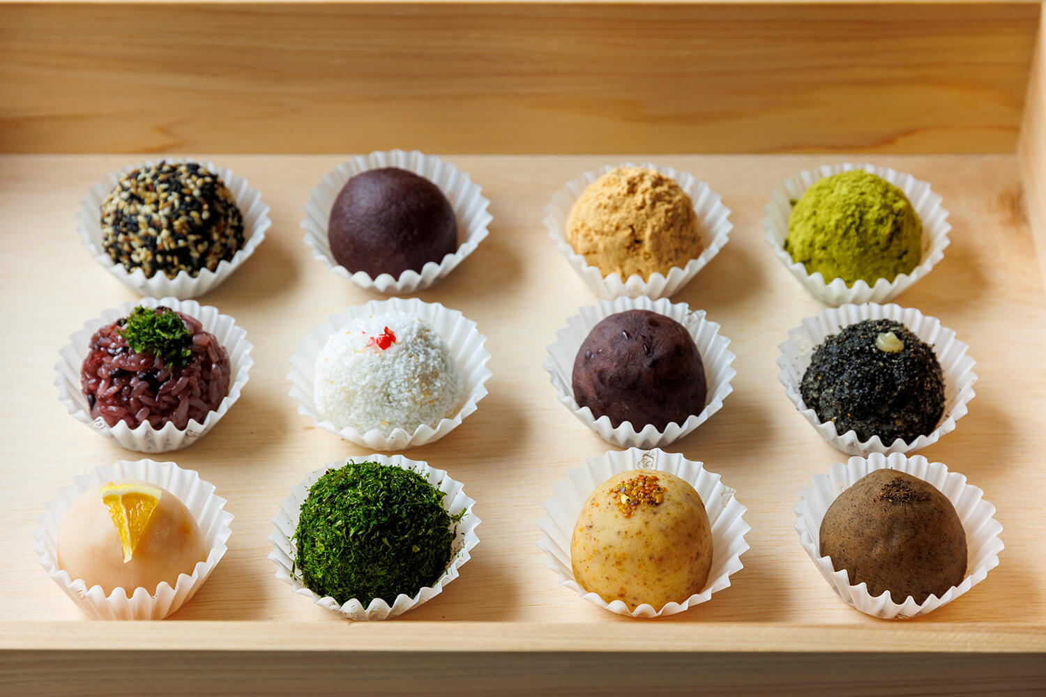 둥근 미니 오하기는 평일 8 종류, 주말 12 종류로 스탠다드부터 유자 레몬 등 계절 한정판까지 준비되어 있습니다. 220엔〜