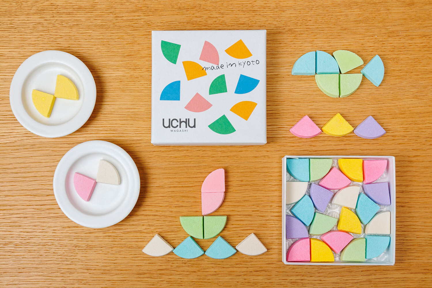 전통 과자 라쿠간 조각을 조합하여 좋아하는 그림을 그릴 수 있는 