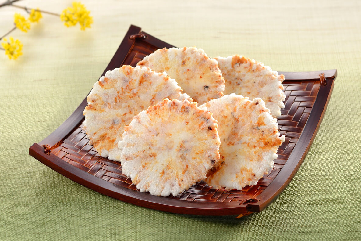 比茶更想喝當地清酒的寶石。 麵糰裡夾著辣椒，辣味也很突出