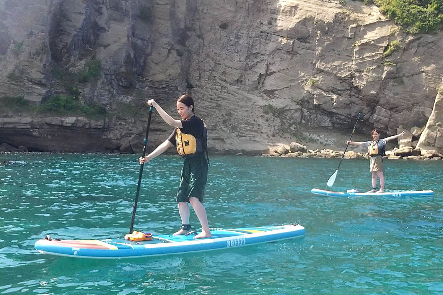  Highly stable SUP boards make it easy for even beginners to keep their balance.
