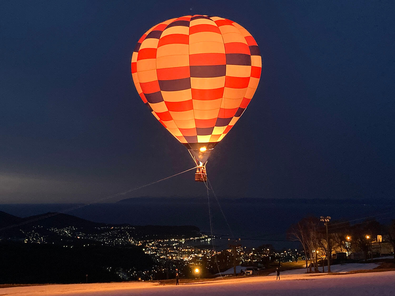  Balloons lit up by burners are a great photo opportunity.