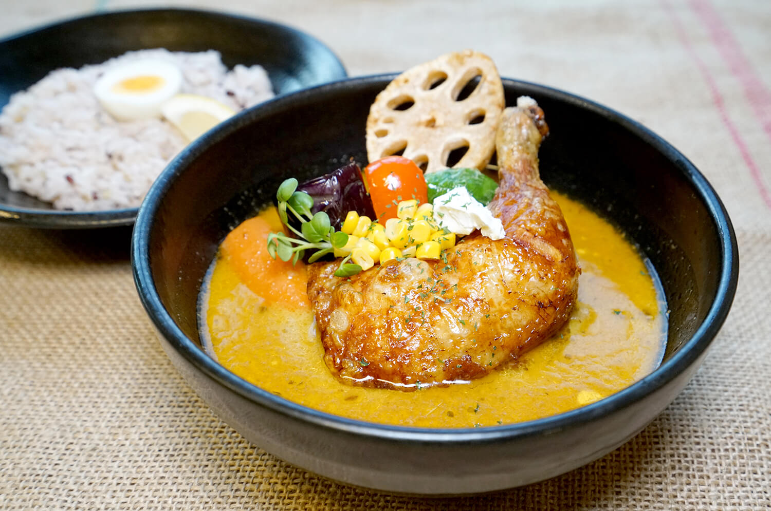 在湯中使用北海道牛奶製成的獨特湯咖哩「Chiki Chiki（牛奶風格）」（JPY1340）