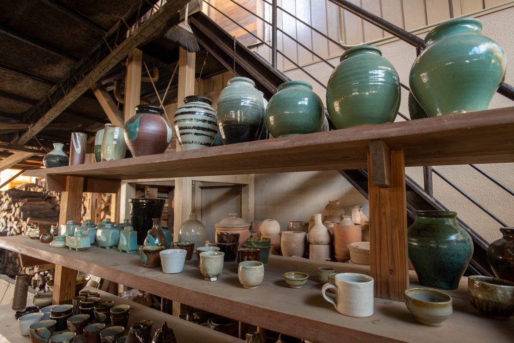  A famous art studio where you can find wonderful folk crafts and works of art to stop by while sightseeing in Nikko and Mashiko area.