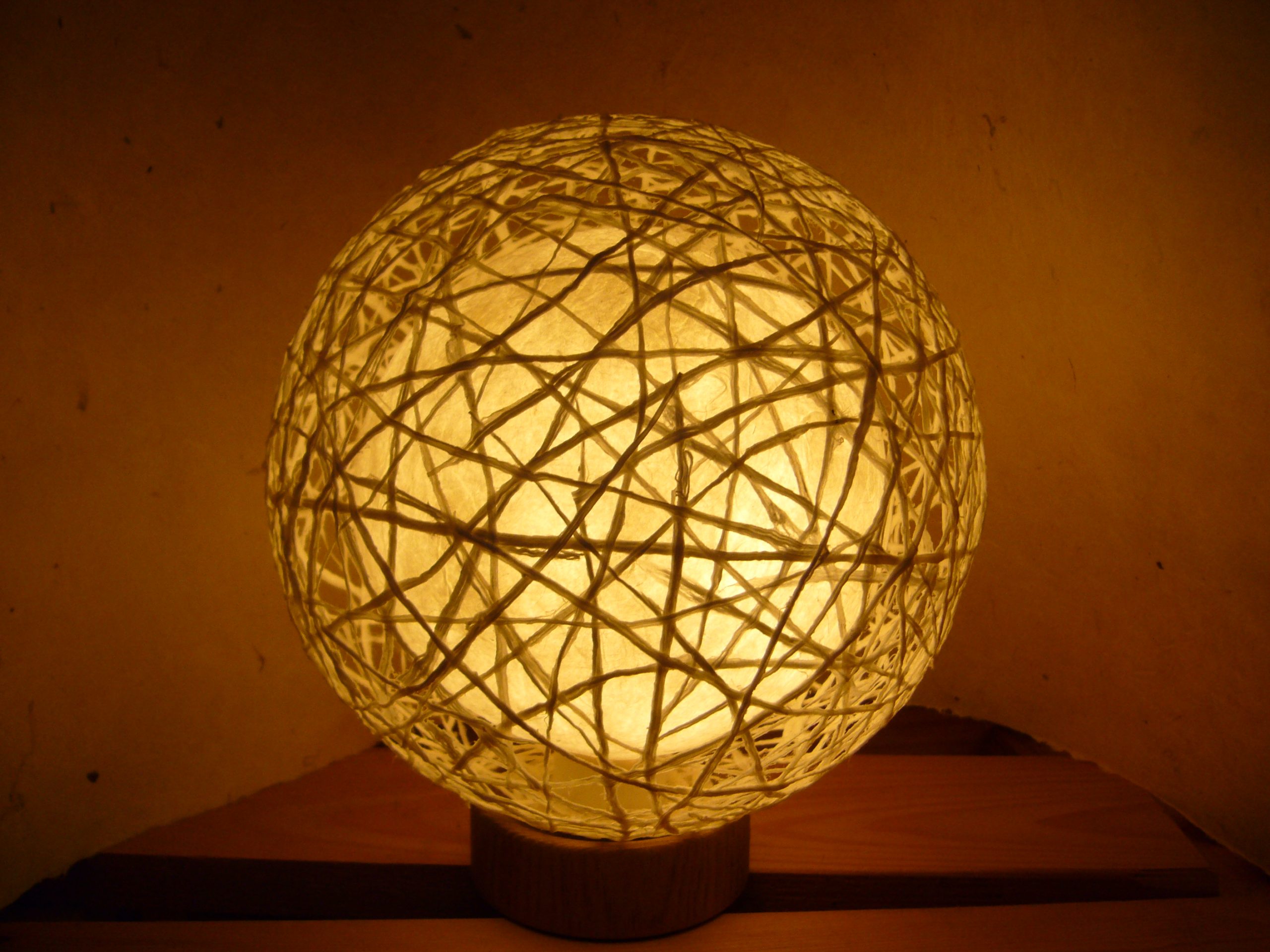  Lighting fixtures arranged with Japanese paper are popular as interior accents.