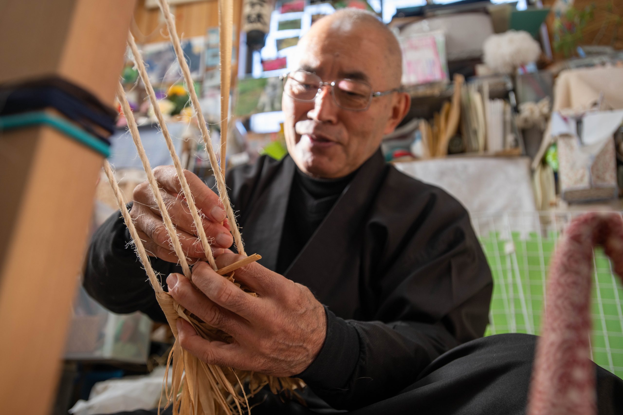  Mr. Masashi Yamamoto, a traditional craftsman certified by Tochigi Prefecture