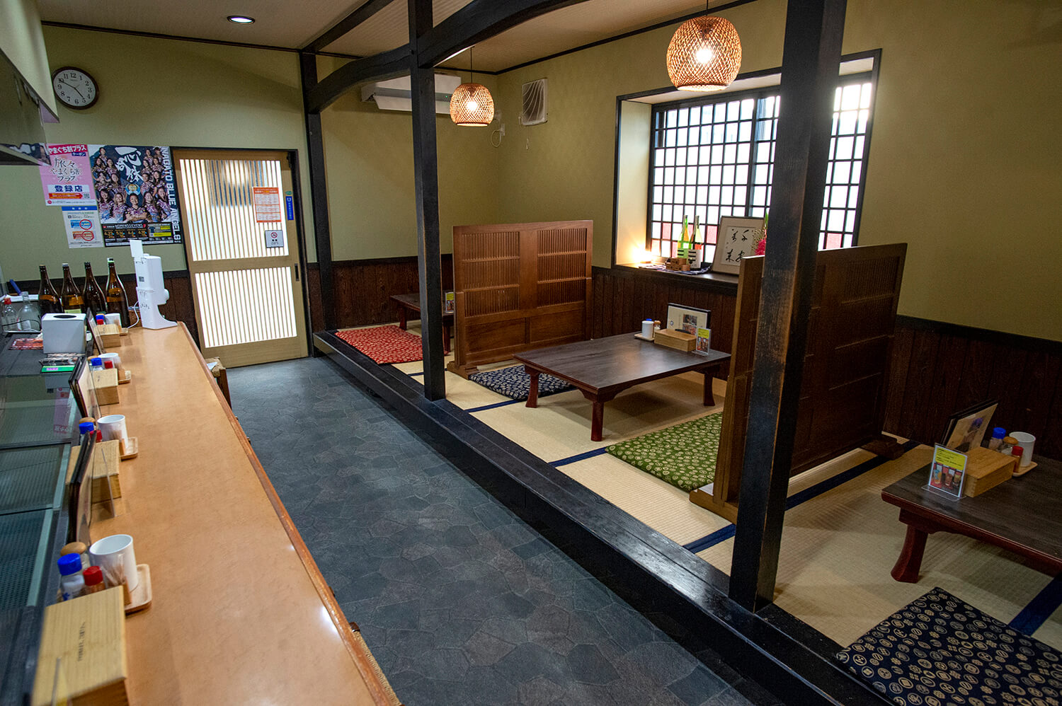 店內有吧台座位和榻榻米座位。 秉承茶道精神「建公司」作為信條和熱情好客