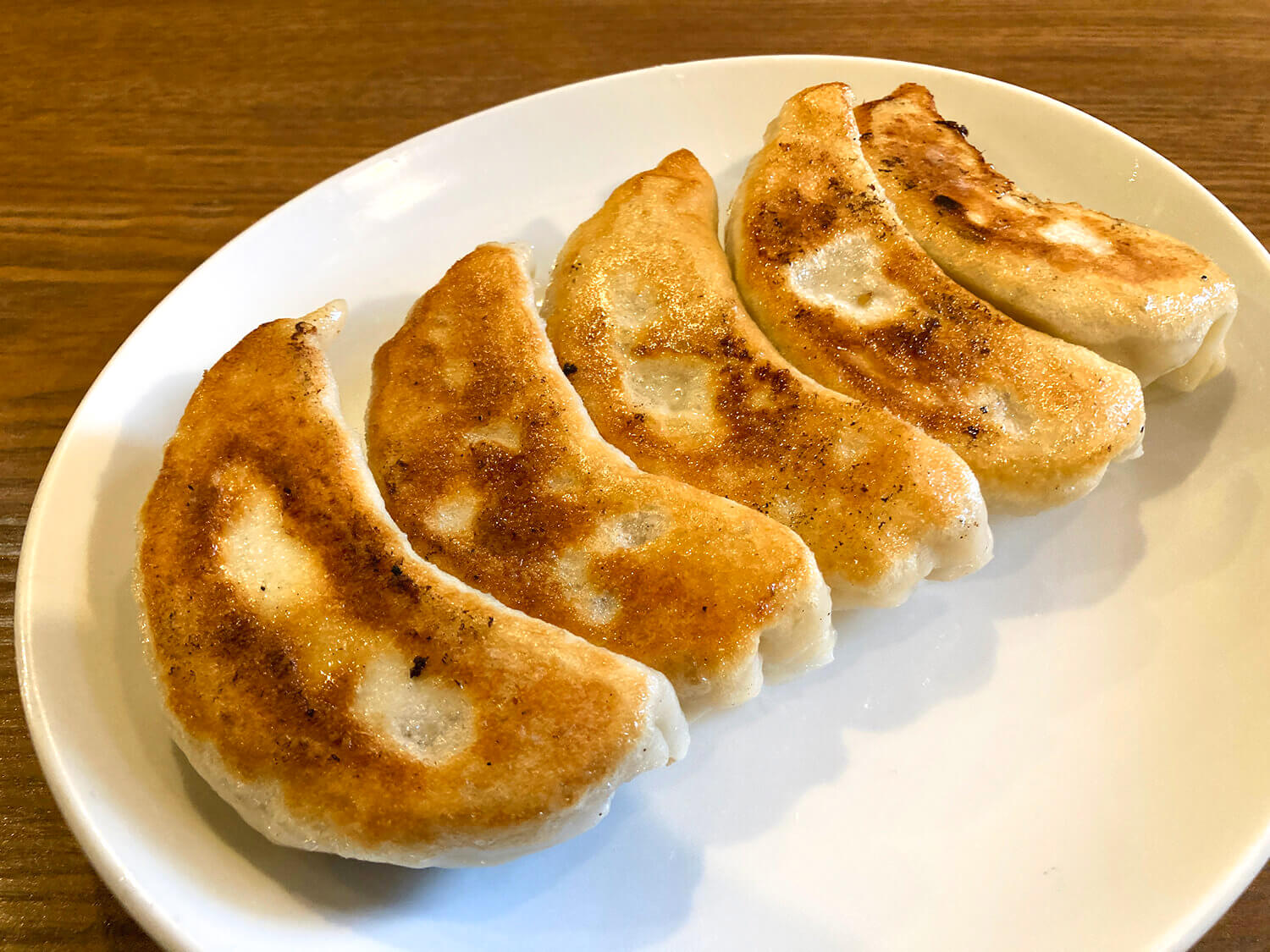  Jumbo gyoza (5 pieces): 680 yen, set meal (with rice, soy sauce, and pickles): 980 yen
