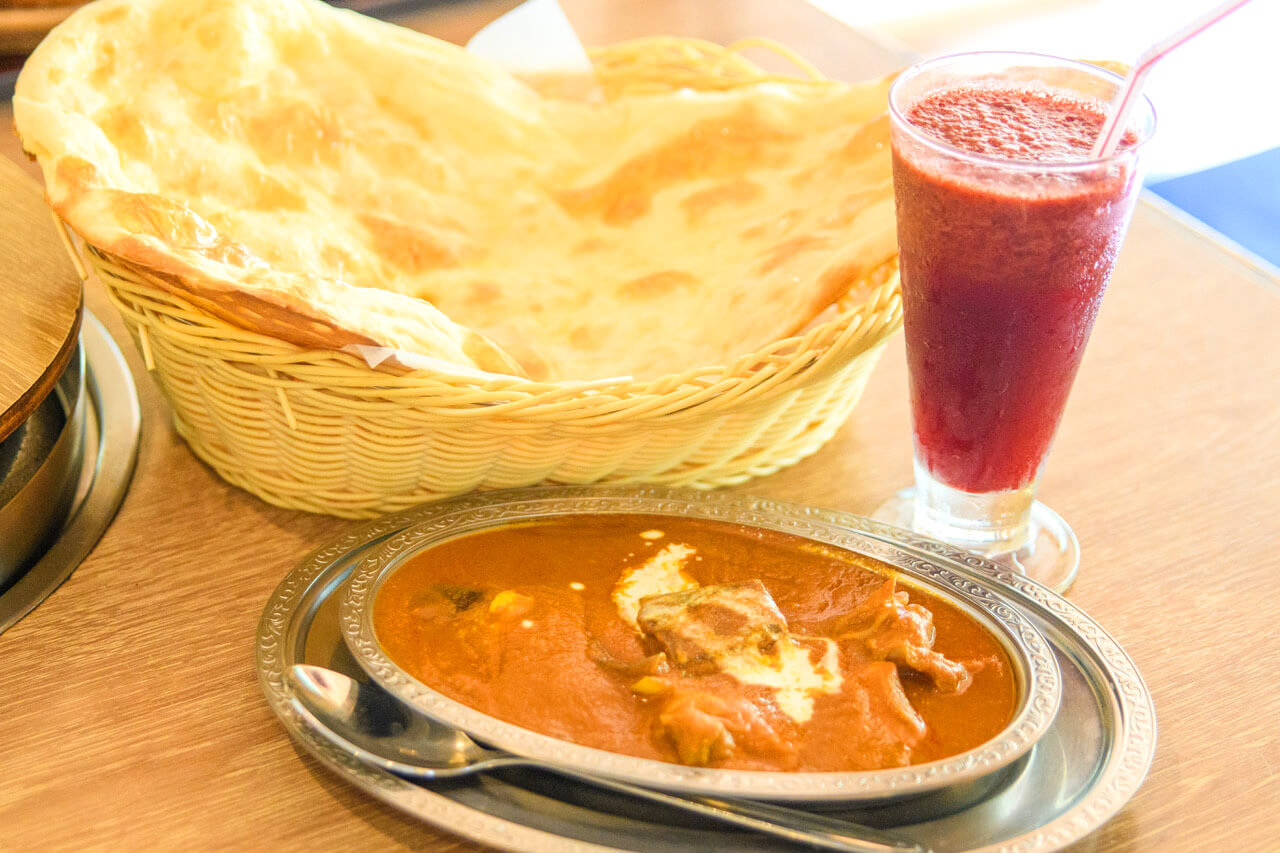 有許多顧客既期待咖哩，也像熱溫泉一樣