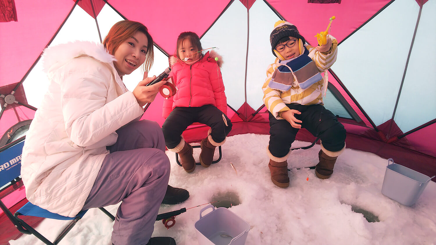 即使在冰上，帳篷內部也很溫暖