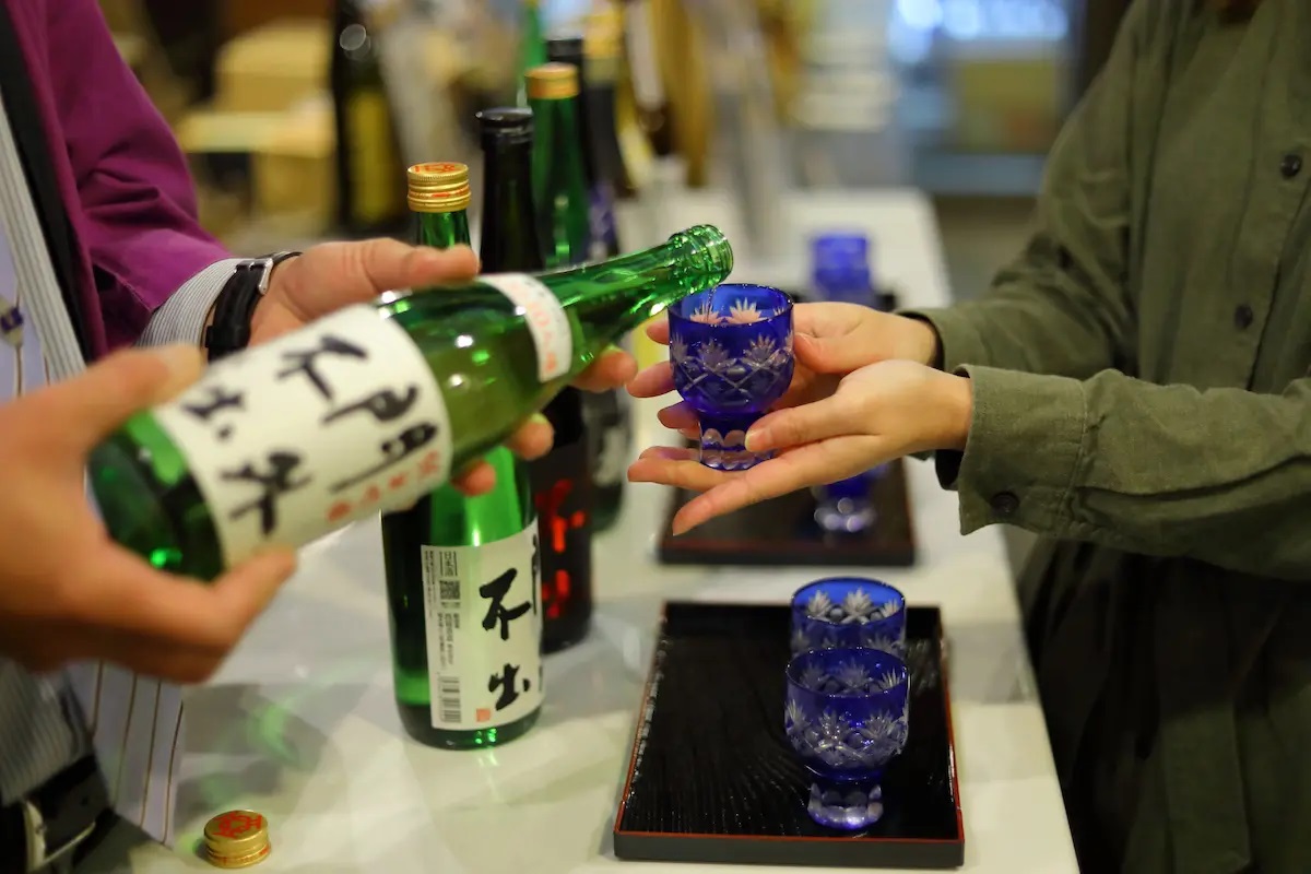  Visitors can enjoy a comparison of locally brewed sake 