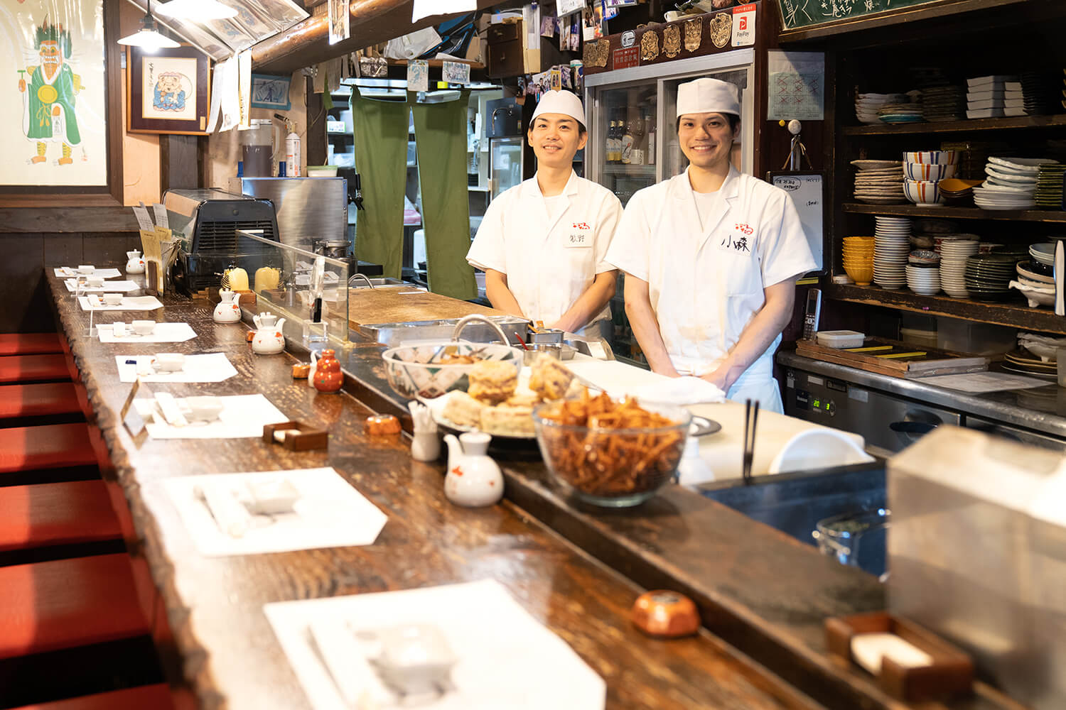 服務人員帶著微笑向你打招呼