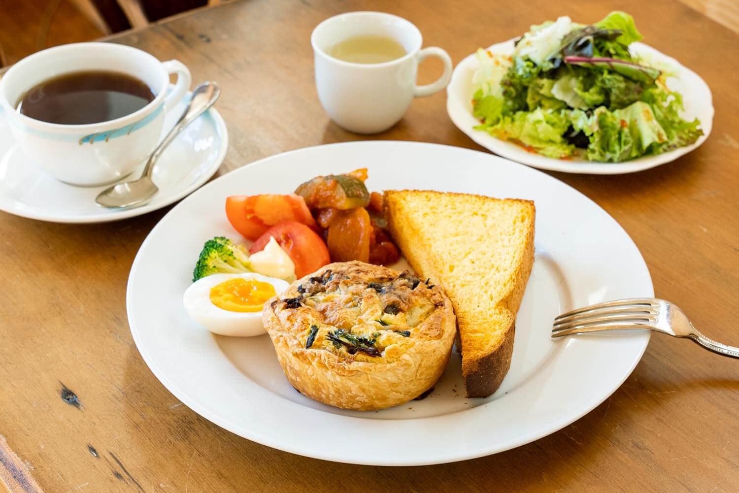 「今天的奶油蛋餅（平日午餐）」JPY1210。 搭配湯、沙拉、麵包、咖啡或茶